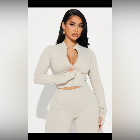 Fashion Nova Taupe Amalie Elevate Active Set - Picture 2 of 10